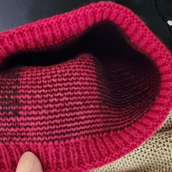 Buffalo plaid pom pom beanie - Picture 3 of 3